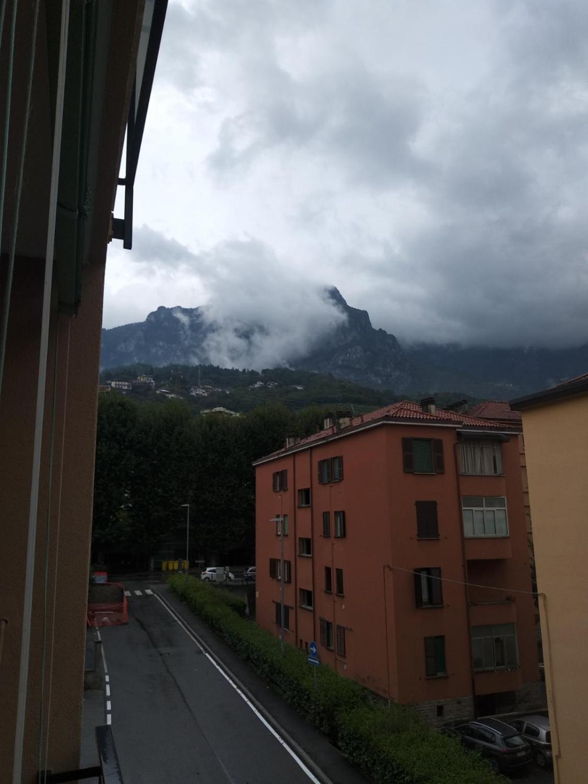 Appartamento Di Olga Lecco Bagian luar foto